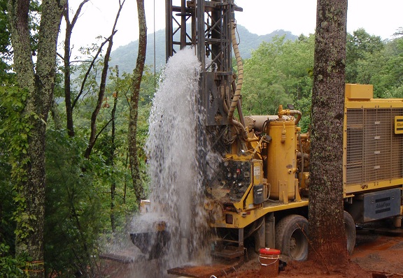 khoan-gieng-cong-nghiep-nhanh-o-quang-binh